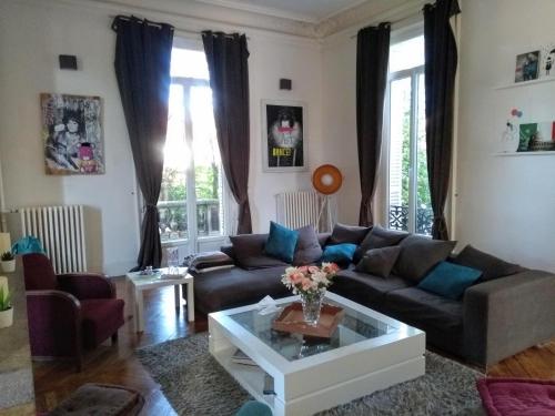 Общ салон/телевизионна зона, Bed & Breakfast à 20mn direct St Lazare en Train (Bed & Breakfast a 20mn direct St Lazare en Train) in Саноа