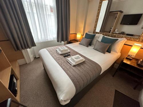 Tudor Court Hotel - image 4