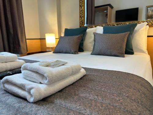 Tudor Court Hotel - image 14