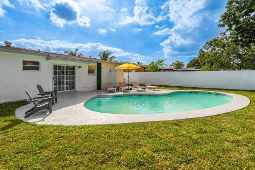 Modern Home 3 Bedrooms with Pool, 18 minutes to Ocean Modern Home 3 Bedrooms with Pool, 18 minutes to Ocean