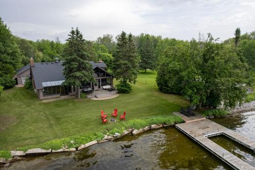 Dream Lakehouse Getaway in the Kawarthas