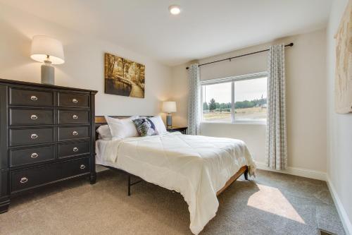 Riverfront Helena Retreat with Small Dock and Kayaks! Riverfront Helena Retreat with Small Dock and Kayaks!