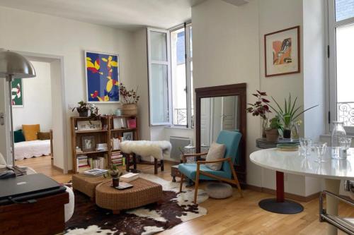 Bright apartment - old renovated building - Location saisonnière - Nantes