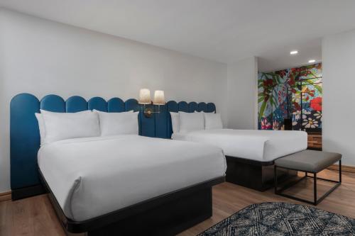 2 double beds