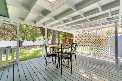 Twin Falls Vacation Rental with Deck Less Than 3 Mi to Town!