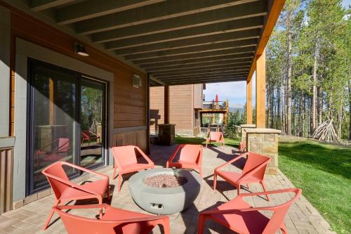 Luxurious Breckenridge Home - Families Welcome!