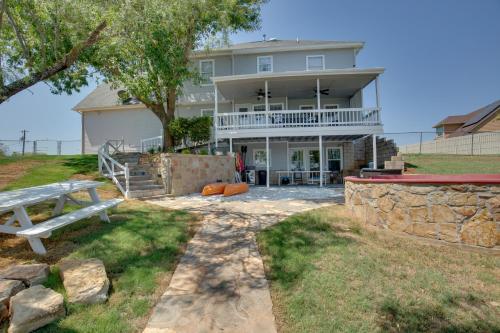 Waterfront Granbury Lake Retreat with Deck and Dock! in Granbury, USA