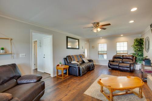 Waterfront Granbury Lake Retreat with Deck and Dock! in Granbury, USA