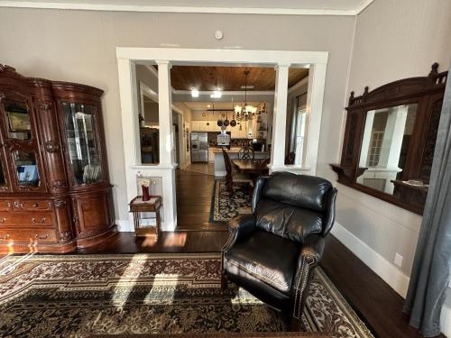 Blueberry Bungalow - Great Stay, Locally Run! in Taylor, USA