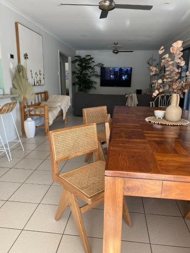 600m to Beach, Family Entertainer, Aircon, Pool & Pizza oven