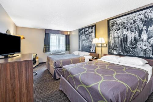 2 queen beds