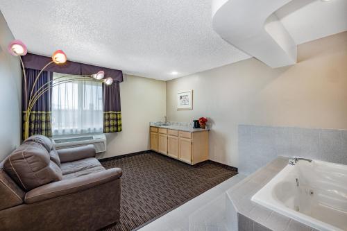 Super 8 by Wyndham Richfield UT - image 2