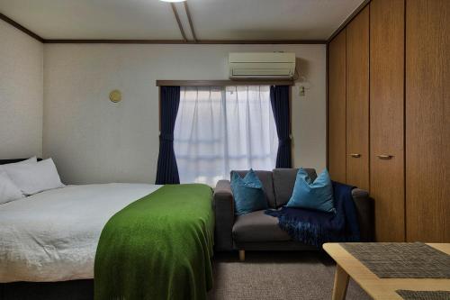 GraftFlat Wakamatsu B 2BR for 4 Guest, Shinjuku Backyard!