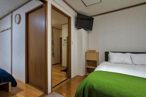 GraftFlat Wakamatsu B 2BR for 4 Guest, Shinjuku Backyard!