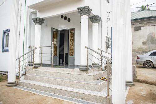Entrada, Longho Lodge Bundoma - Buea in Buea