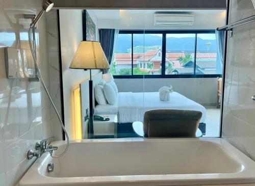 room detail thumbnail 2