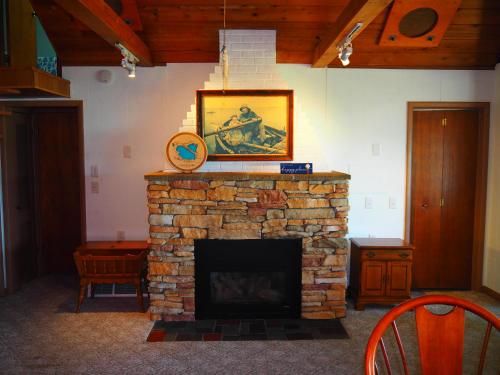 Cavalier Cottage - Private Lakefront W Kayaks!