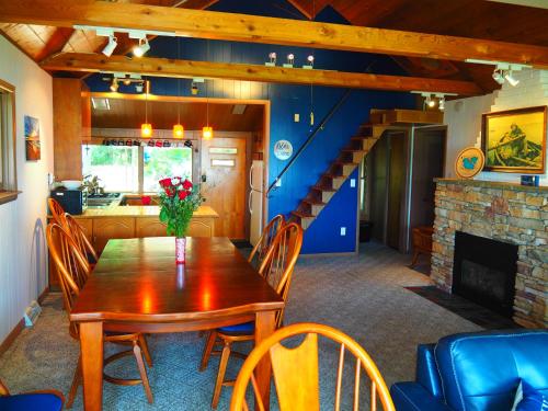 Cavalier Cottage - Private Lakefront W Kayaks!