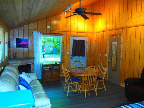 Cavalier Cottage - Private Lakefront W Kayaks!