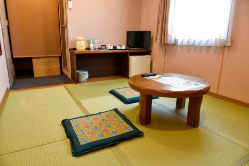 room detail thumbnail 1
