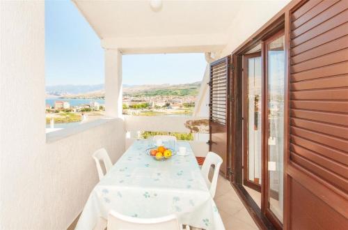  Apartments Mate - free parking in Pag