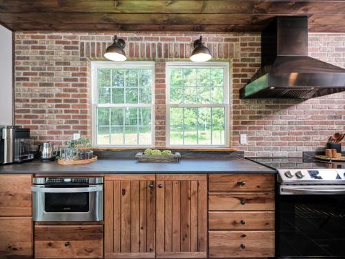 Luxuriously Restored Farm Cabin