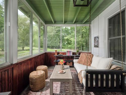 Luxuriously Restored Farm Cabin