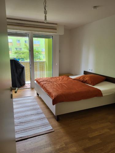 3 Zimmer Wohnung mit 2 Schlafzimmer Wohnzimmer Küche in Neu Ulm - Apartment