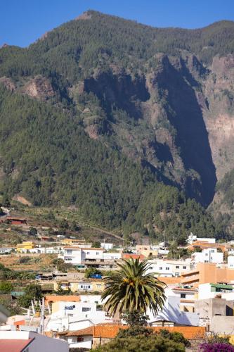 Ático. Vistas al mar y montaña.