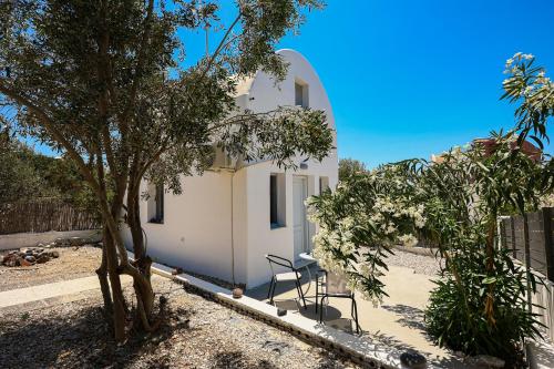 Santorini cycladic house for 2 persons by MPS