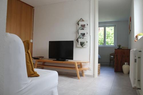 Lake Thun Apartment for max 3 Guests Ideal for Water Sports & Swiss Alps in Thun, Schweiz