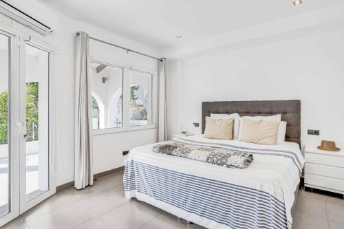 Five-Bedroom Villa image 9