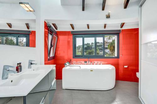 Five-Bedroom Villa image 5