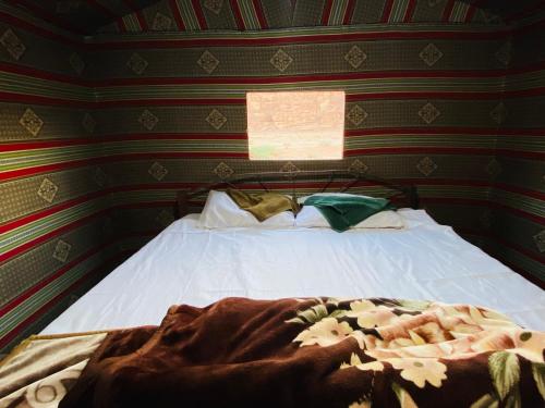1 double bed, 2 twin beds