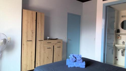 1 double bed