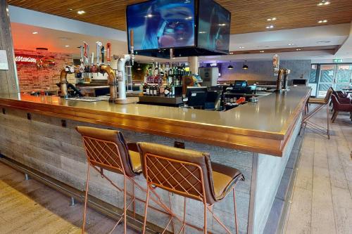 Village Hotel Cardiff - image 11