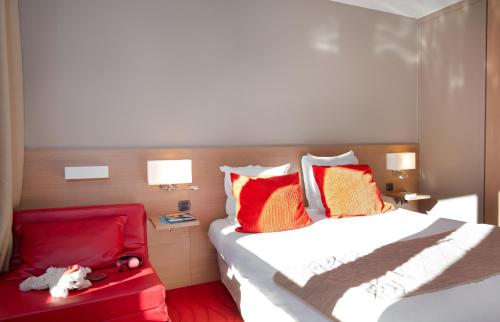 Double Room (2 Adults + 1 Child )