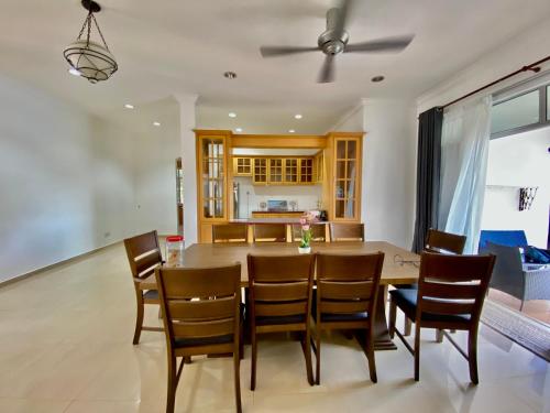 Riverside Bungalow with Pool @ Koliba Casa d Fiume in Kuala Ibai