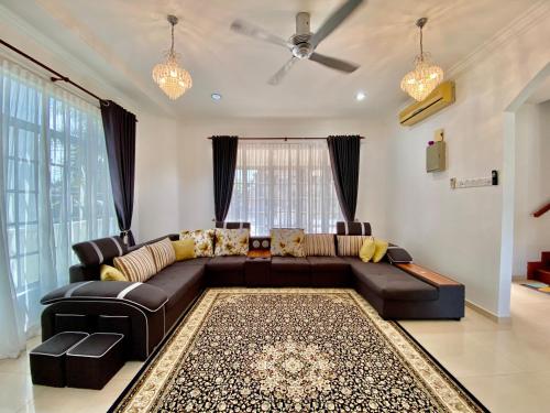 Riverside Bungalow with Pool @ Koliba Casa d Fiume in Kuala Ibai