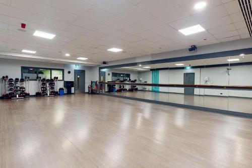 Village Hotel Cardiff - image 3