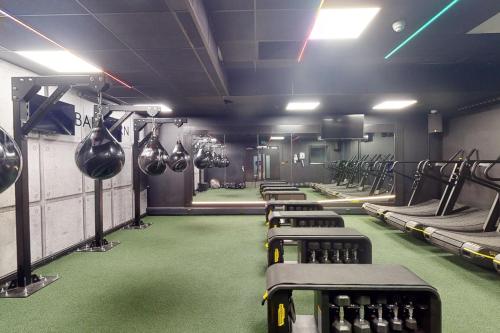 Village Hotel Cardiff - image 2