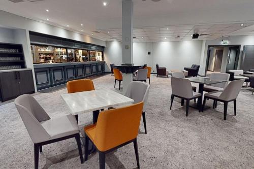 Village Hotel Cardiff - image 10