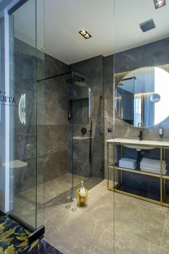 Hotel Atrium - image 7