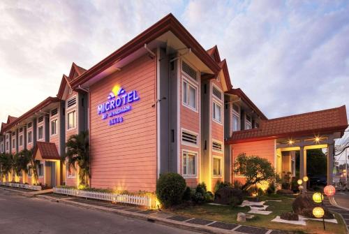 酒店外观, 达沃迈达温德姆酒店 (Microtel by Wyndham Davao) in 兰昂