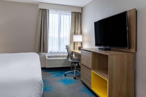 Days Inn & Suites by Wyndham Denver International Airport