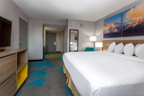 Days Inn & Suites by Wyndham Denver International Airport