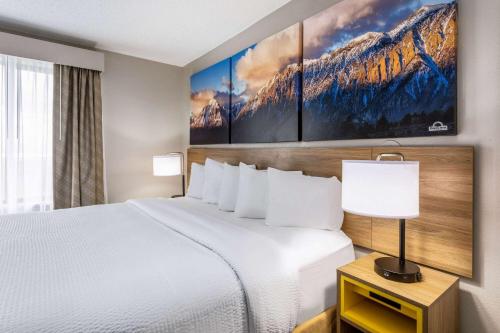 Days Inn & Suites by Wyndham Denver International Airport