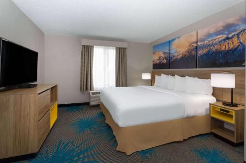 Days Inn & Suites by Wyndham Denver International Airport