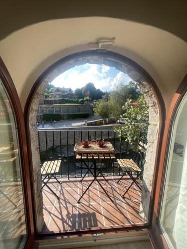 Apartamento colgante al río con vistas al puente (Apartamento colgante al rio con vistas al puente) in كامبرودون