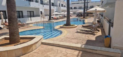 Басейн, Summer's hotel apartments in Айя-Напа